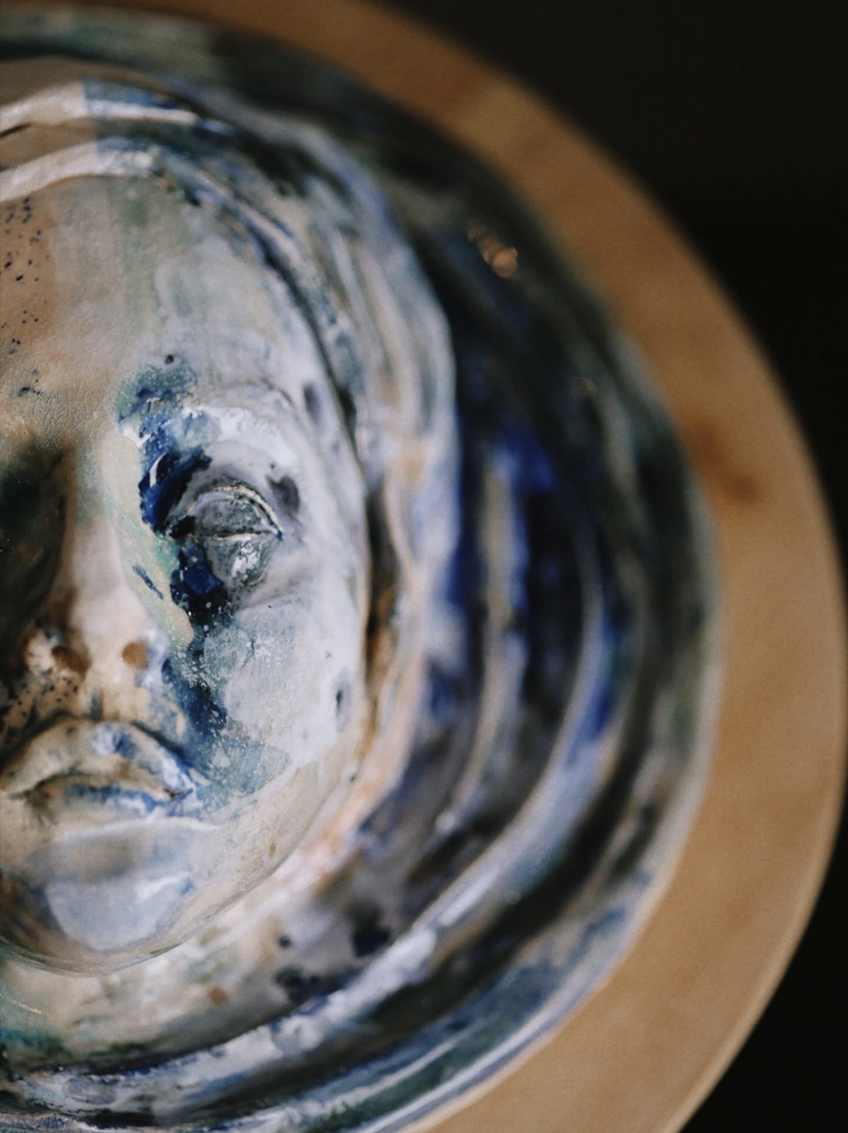 Held (2024) — Hand-built stoneware, ash glaze, ceramic sculpture by Kirsi Salo